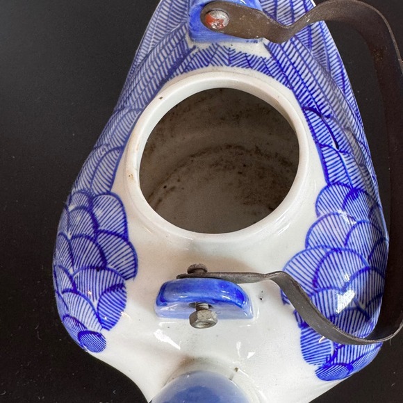 Vintage Hand Painted Duck Tea Pot Made In China Blue and White - Picture 10 of 11